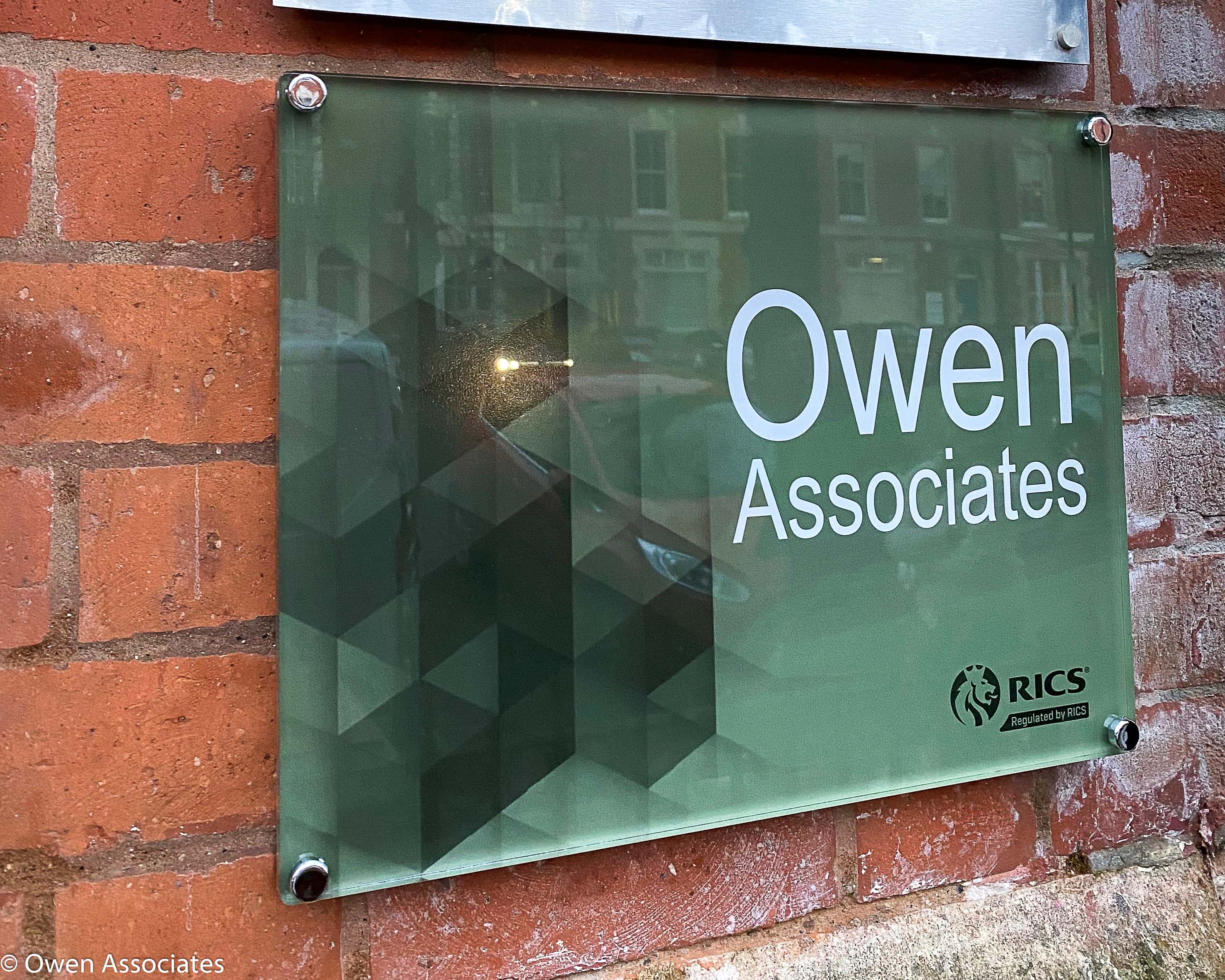 Owen Associates at 18 Windsor Place - Signage